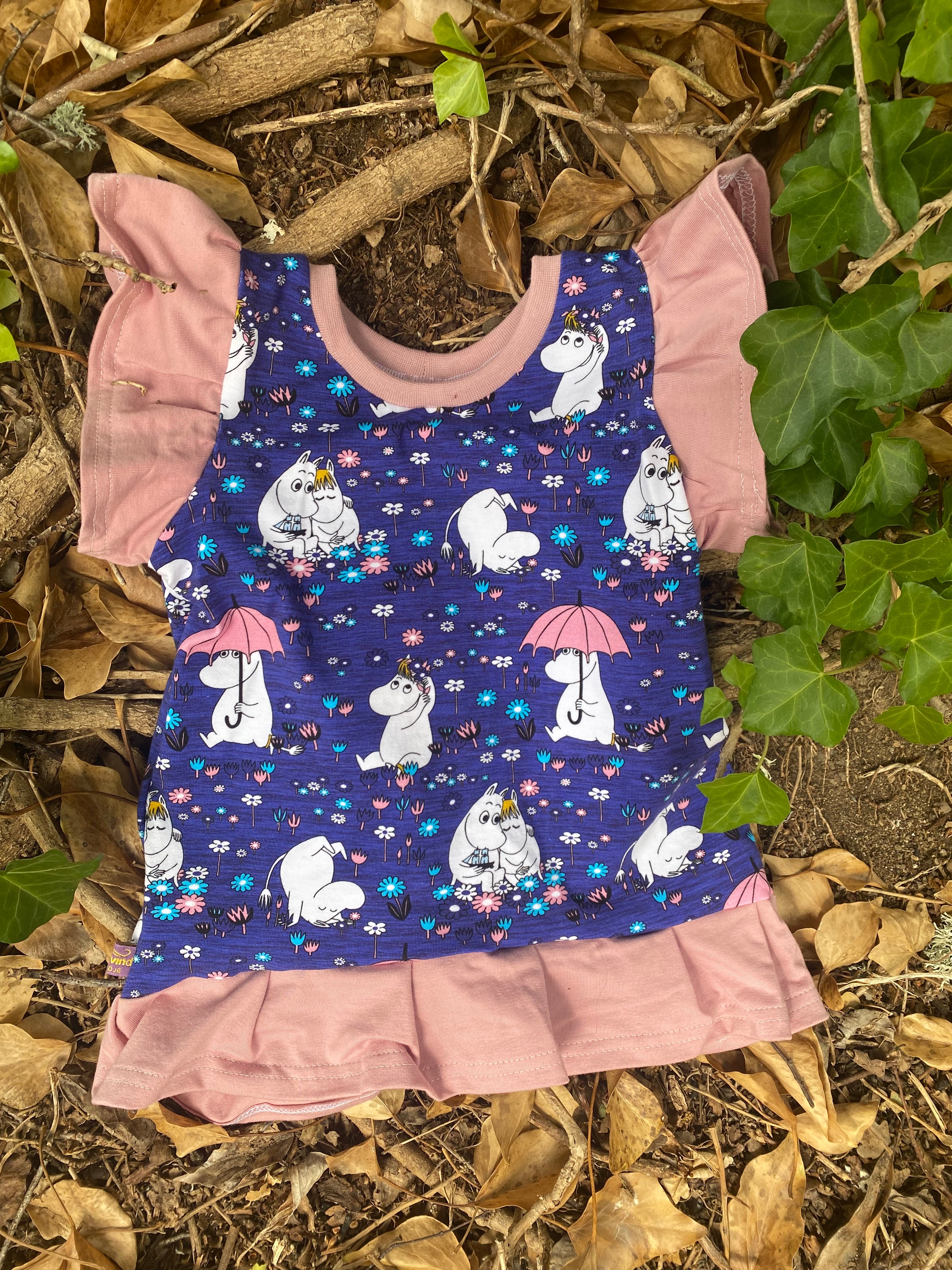 Shirt "Mumins magiska äng" - stl 98