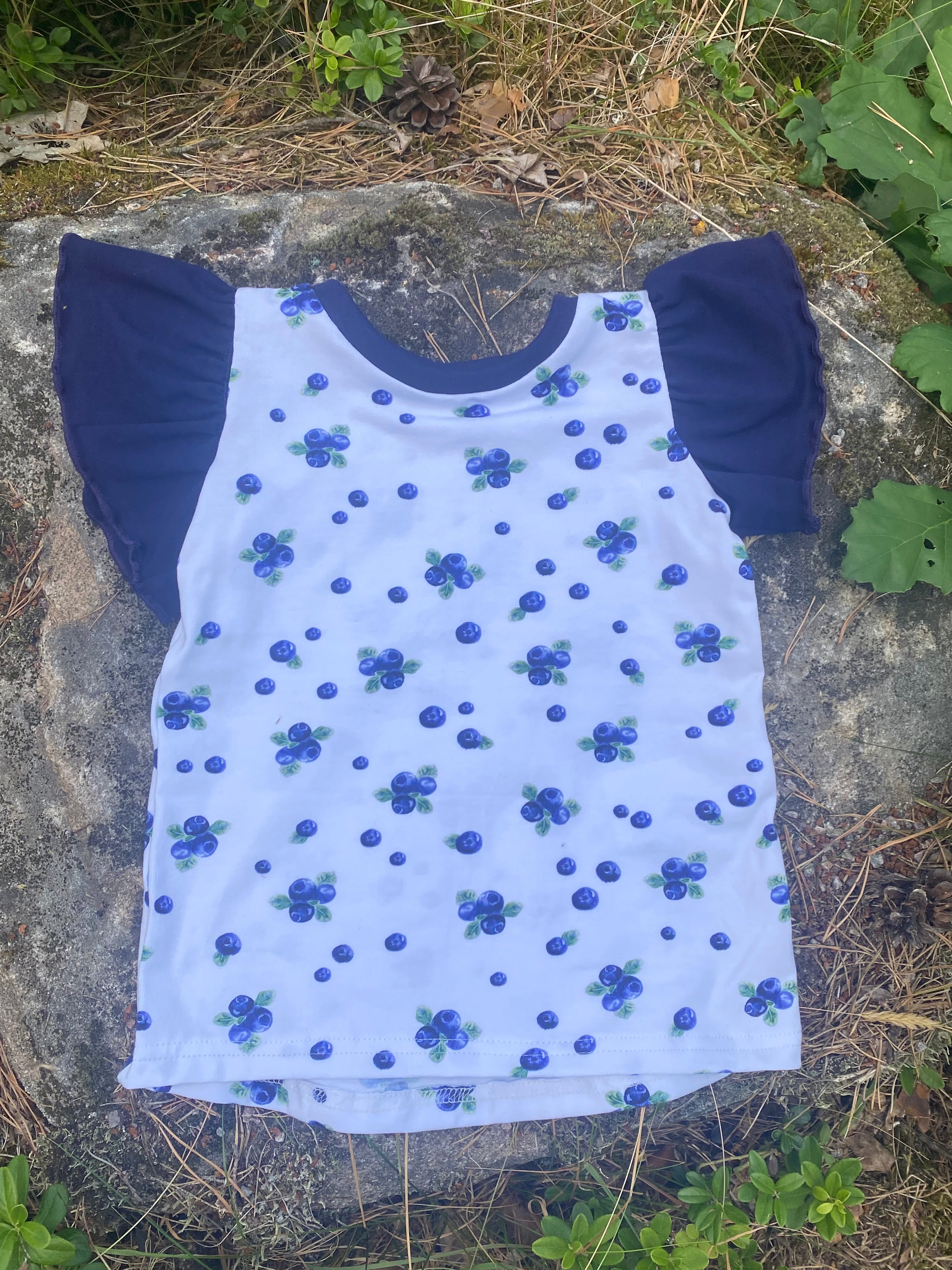T-Shirt "Blåbärsdröm" stl. 92