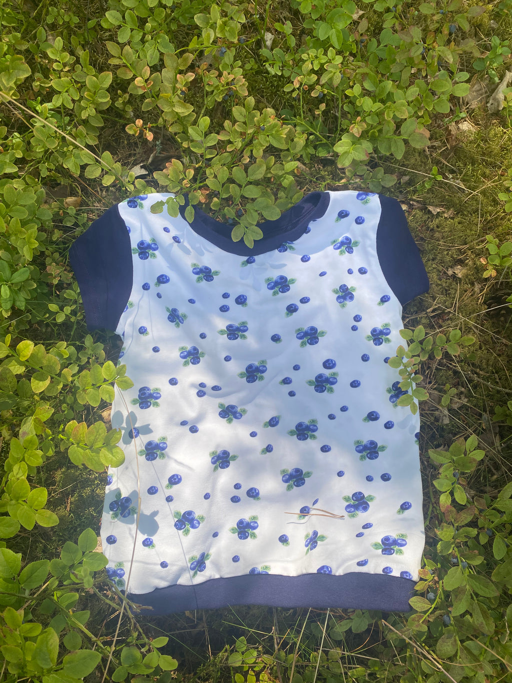 T-Shirt "Blåbärsdröm" stl. 104